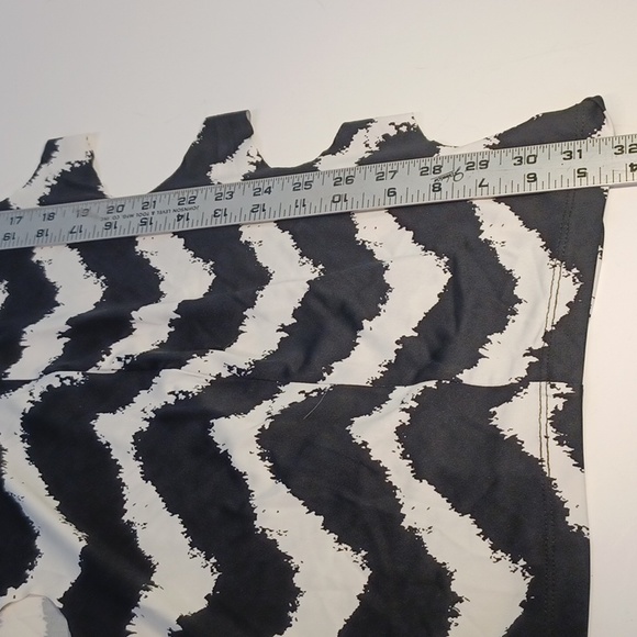 NEW! BLVD Collection black/white dress with side cut outs 5416 - Picture 11 of 12